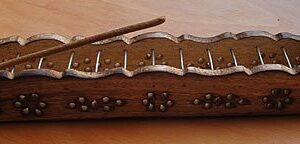 Tibet-Räucherstäbchen-Halter - Holz - Teeblätter Versand