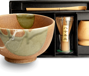 Matcha Set "Kisoji" 4-teilig in Geschenkbox - Teeblätter Versand
